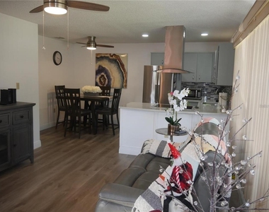 6165 Chesham Drive - Photo Thumbnail 13