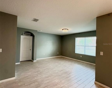 1519 Diamond Loop Drive - Photo Thumbnail 4