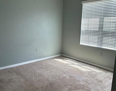 1519 Diamond Loop Drive - Photo Thumbnail 11