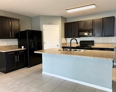 1519 Diamond Loop Drive - Photo Thumbnail 2