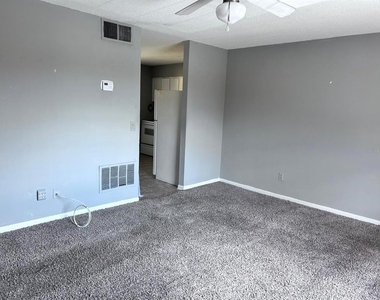 1625 W Oak Ridge Road - Photo Thumbnail 4