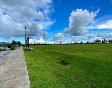 999 Cumberland Drive - Photo Thumbnail 9