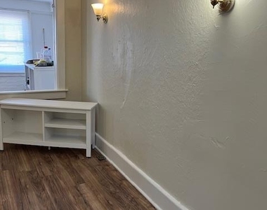218 Cattell Street - Photo Thumbnail 3
