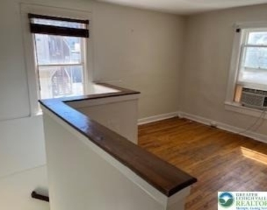 216 Cattell - Photo Thumbnail 6