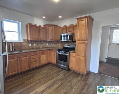69 E Goepp Street - Photo Thumbnail 2