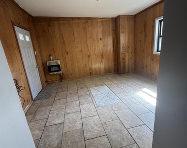 906 W Market Street - Photo Thumbnail 4