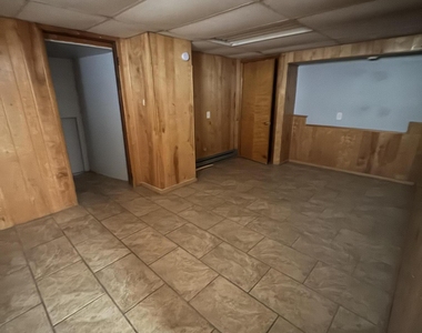 906 W Market Street - Photo Thumbnail 7