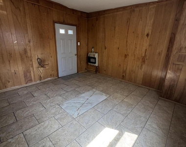 906 W Market Street - Photo Thumbnail 1