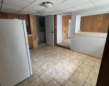 906 W Market Street - Photo Thumbnail 6