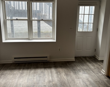 31 Railroad Street - Photo Thumbnail 11