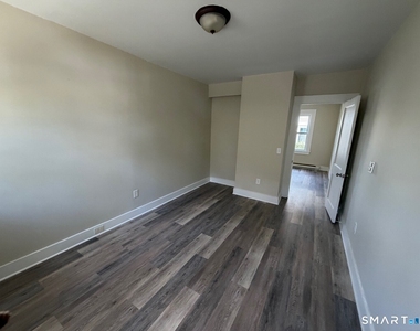 35 Ninth Avenue - Photo Thumbnail 5