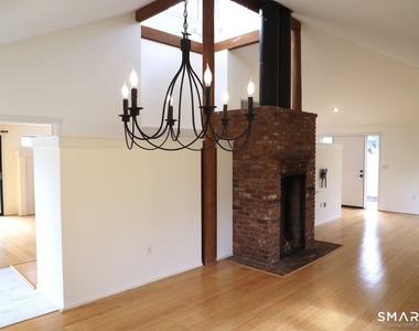 3 Edgewood Circle - Photo Thumbnail 5