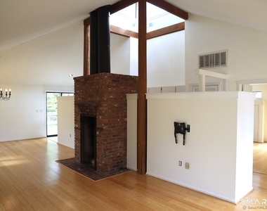 3 Edgewood Circle - Photo Thumbnail 2