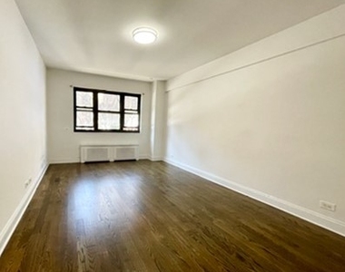 East 35th Street By Lexington Ave - Photo Thumbnail 1