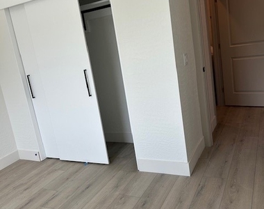 1100 S Hall Avenue - Photo Thumbnail 8
