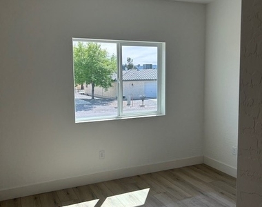 1100 S Hall Avenue - Photo Thumbnail 7