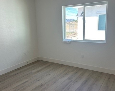 1100 S Hall Avenue - Photo Thumbnail 14