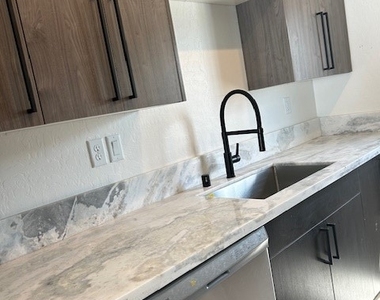 1100 S Hall Avenue - Photo Thumbnail 4