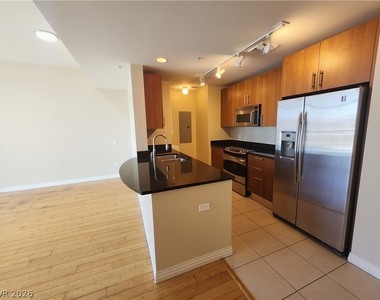 200 W Sahara Avenue - Photo Thumbnail 3