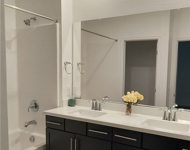 600 N Carriage Hill Drive - Photo Thumbnail 11