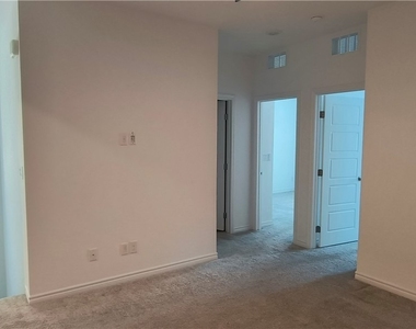 600 N Carriage Hill Drive - Photo Thumbnail 5