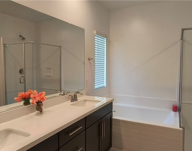 600 N Carriage Hill Drive - Photo Thumbnail 7