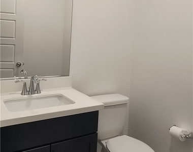 600 N Carriage Hill Drive - Photo Thumbnail 12