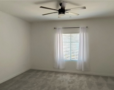 600 N Carriage Hill Drive - Photo Thumbnail 4