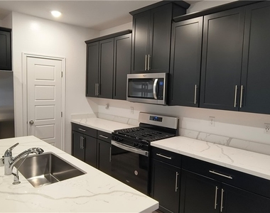 600 N Carriage Hill Drive - Photo Thumbnail 10