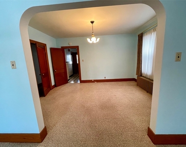 204 N Rogers Ave - Photo Thumbnail 4