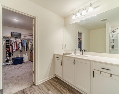 222 Knightsbridge Lane - Photo Thumbnail 23