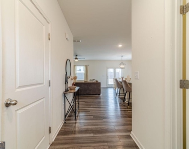 222 Knightsbridge Lane - Photo Thumbnail 2