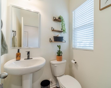 222 Knightsbridge Lane - Photo Thumbnail 11