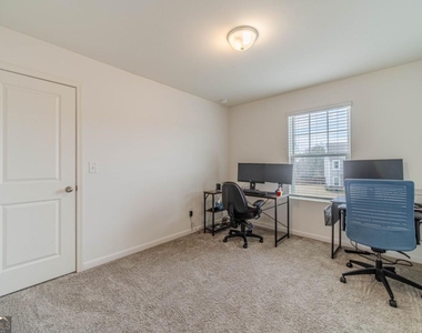 222 Knightsbridge Lane - Photo Thumbnail 16