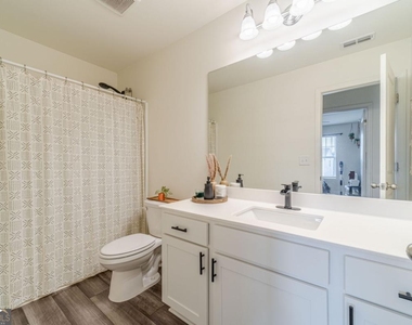222 Knightsbridge Lane - Photo Thumbnail 14