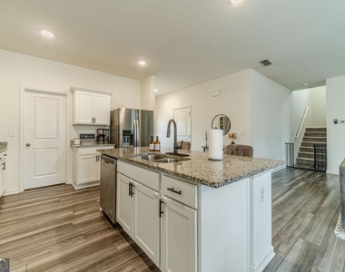 222 Knightsbridge Lane - Photo Thumbnail 5