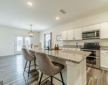 222 Knightsbridge Lane - Photo Thumbnail 4