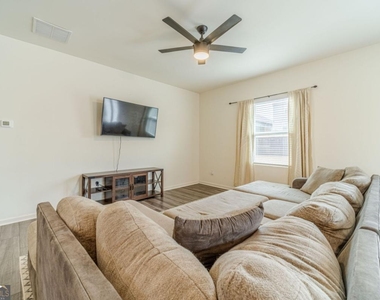 222 Knightsbridge Lane - Photo Thumbnail 9