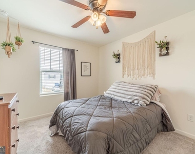 222 Knightsbridge Lane - Photo Thumbnail 28