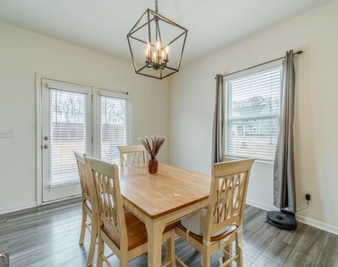 222 Knightsbridge Lane - Photo Thumbnail 7