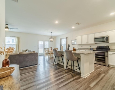 222 Knightsbridge Lane - Photo Thumbnail 3