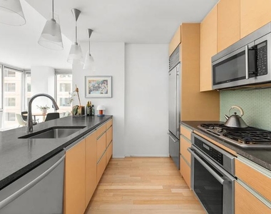110 Third Avenue - Photo Thumbnail 3