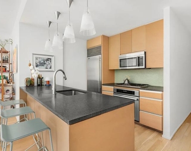 110 Third Avenue - Photo Thumbnail 2