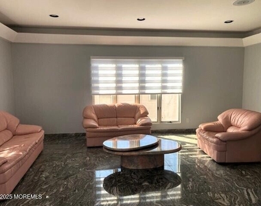 117 Brighton Avenue - Photo Thumbnail 4