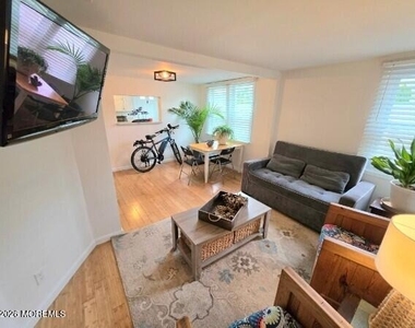 1014 Fifth Avenue - Photo Thumbnail 2