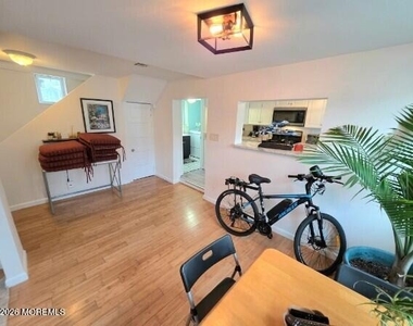 1014 Fifth Avenue - Photo Thumbnail 3