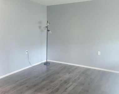 219 Buckingham Court - Photo Thumbnail 5