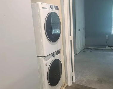 219 Buckingham Court - Photo Thumbnail 9