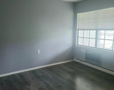 219 Buckingham Court - Photo Thumbnail 6