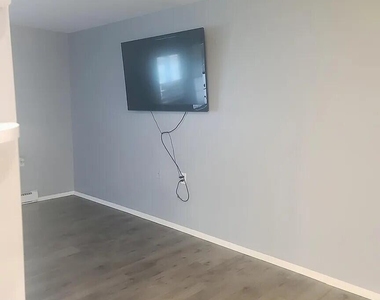 219 Buckingham Court - Photo Thumbnail 2
